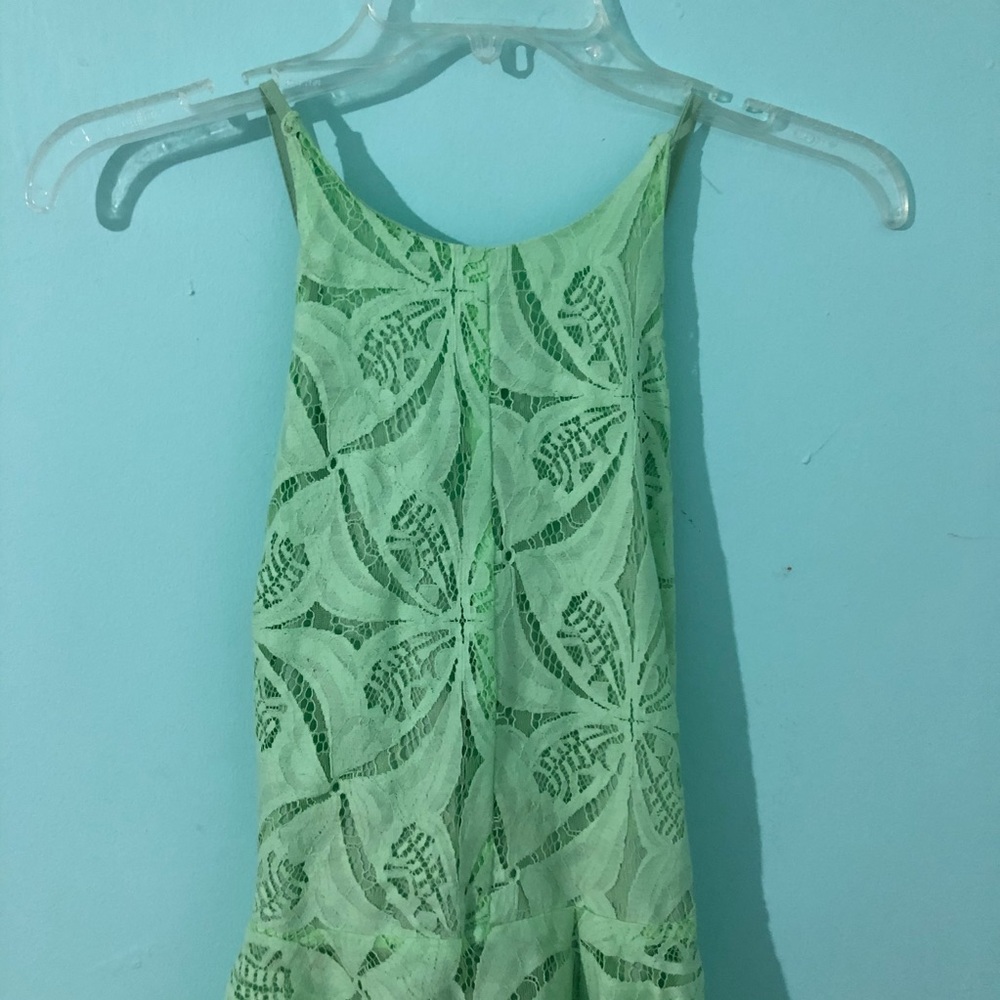 ☀️ NWOT Light Pastel Green High Low Top - Size M - Picture 3 of 12